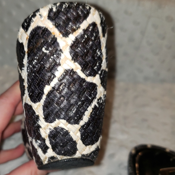 Stuart Weitzman 7 1/2 giraffe animal print buckle - Picture 16 of 16